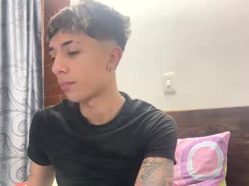 See Aaronevilxx online Now @ g18.cam