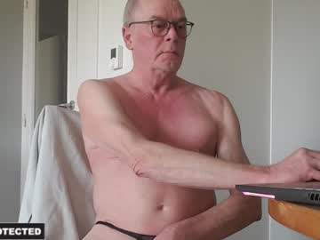 See Daddyschuppa online Now @ g18.cam