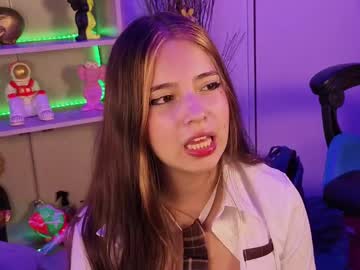 See Emilykarterr online Now @ g18.cam