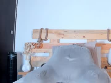 See Emmaellis online Now @ g18.cam