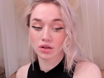 See Fancyamelia online Now @ g18.cam