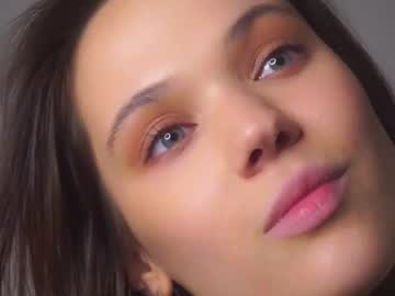 See Fannyedger online Now @ g18.cam