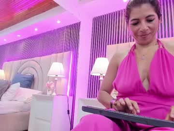 See Gabrielarousse_ online Now @ g18.cam