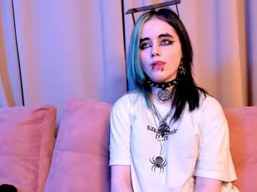 See Gemmafulwood online Now @ g18.cam