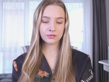See Harrieteasley online Now @ g18.cam