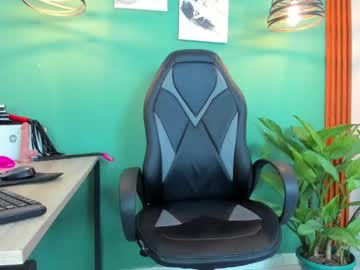 See Katalina_miles online Now @ g18.cam