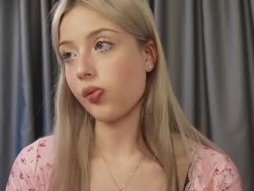 See Lovendy online Now @ g18.cam