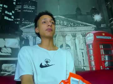 See Magicbrown5 online Now @ g18.cam