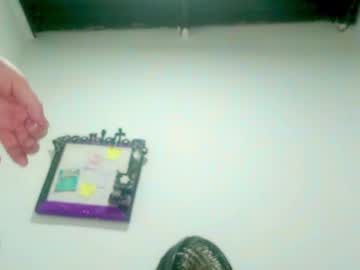 See Petiteivoryqueen online Now @ g18.cam