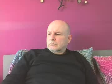 See Reddw1 online Now @ g18.cam