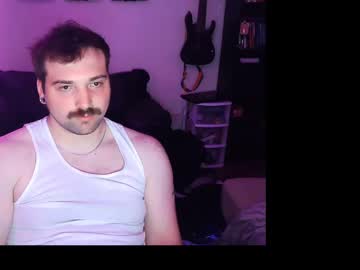 See Taylorthetop online Now @ g18.cam