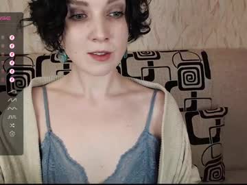 See Tinawincee online Now @ g18.cam