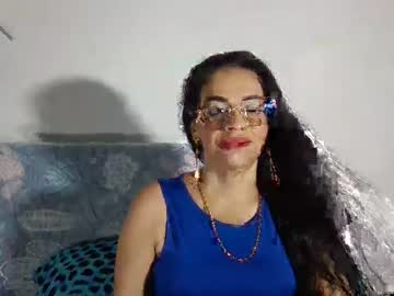 See Vickyy_kiss online Now @ g18.cam