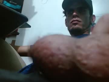 See Yourskinnybooy online Now @ g18.cam